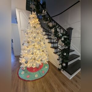 NEW Christmas Pink, Blue And White With Pearls Pom Pom Embellishments Tree Skirt